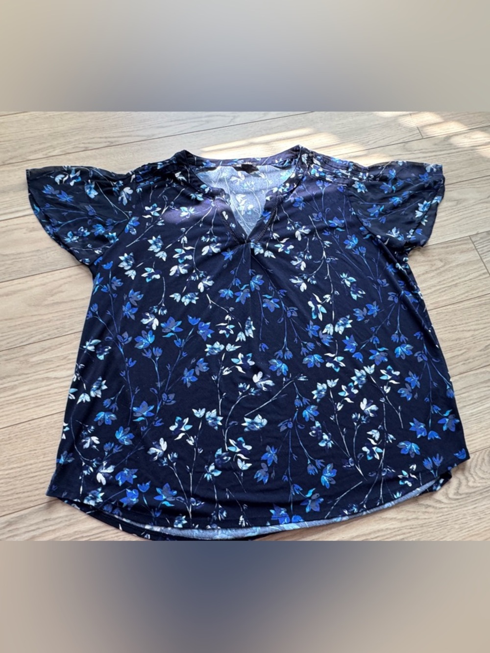 Roz & Ali Navy Floral V-Neck Short Sleeve Top